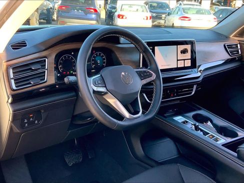 Certified 2024 Volkswagen Atlas SE image 29