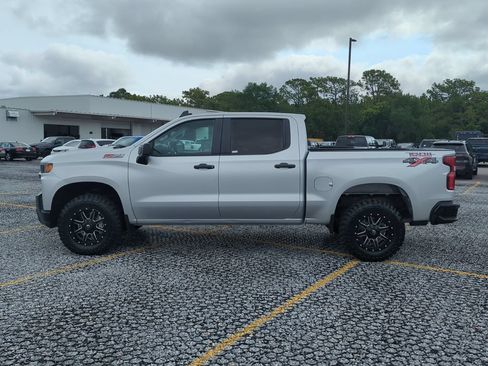 Used 2021 Chevrolet Silverado 1500 Custom Trail Boss w/ LPO, Dark Essentials Package AWD/4WD image 3