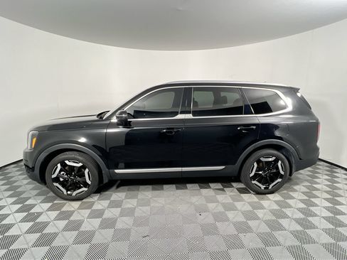 Certified 2024 Kia Telluride EX w/ EX Captain's Chair Package FWD image 6