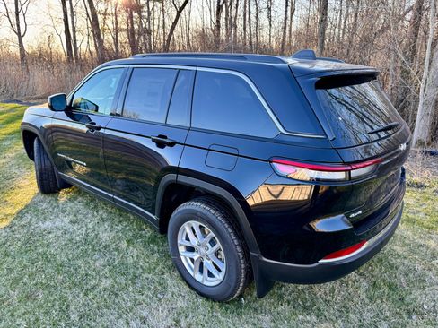 New 2026 Jeep Grand Cherokee Laredo X AWD/4WD image 3