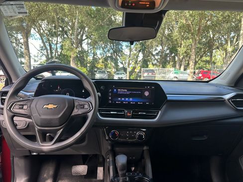 Used 2025 Chevrolet TrailBlazer LT image 27