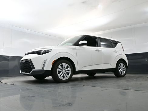 Used 2023 Kia Soul LX FWD image 20