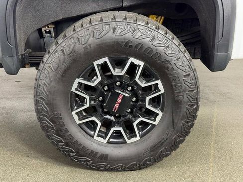 Used 2024 GMC Sierra 2500 AT4X image 11