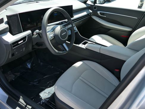 Used 2025 Hyundai Sonata SEL FWD image 11