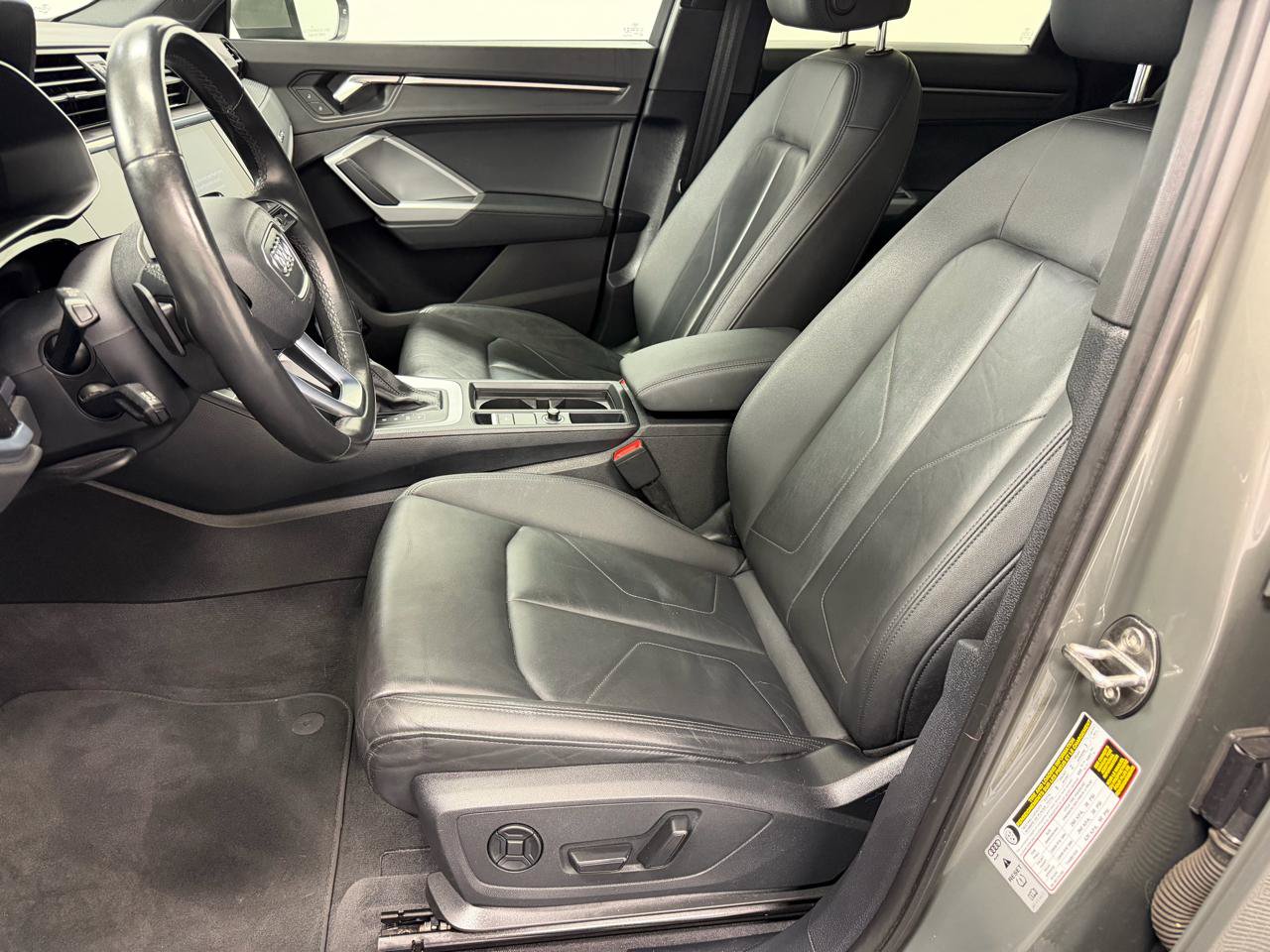 Used 2022 Audi Q3 2.0T Premium w/ Convenience Package AWD/4WD image 4
