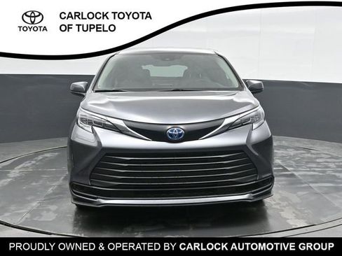 Used 2025 Toyota Sienna LE image 6