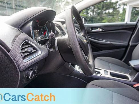 Used 2018 Chevrolet Cruze LS FWD image 19