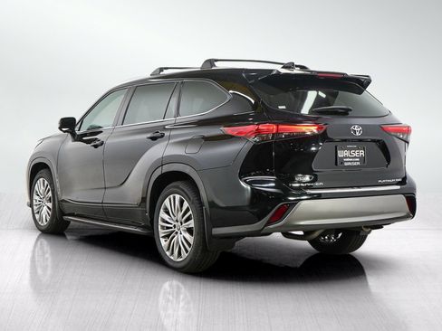 Used 2023 Toyota Highlander Platinum AWD/4WD image 3