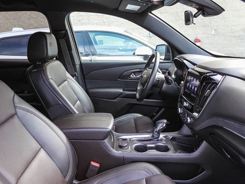 Used 2023 Chevrolet Traverse High Country image 17