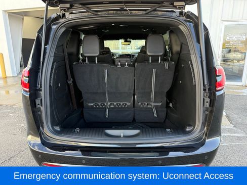 Used 2023 Chrysler Pacifica Touring-L w/ Uconnect Theater Family Group image 49