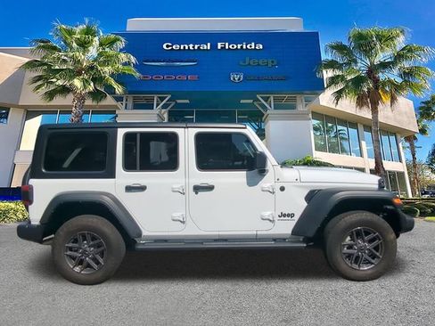 Used 2025 Jeep Wrangler Unlimited Sport AWD/4WD image 4