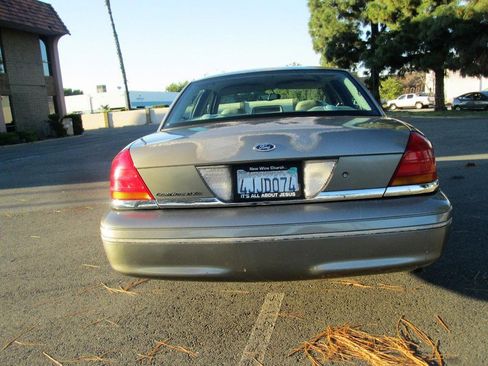Used 2000 Ford Crown Victoria LX image 5