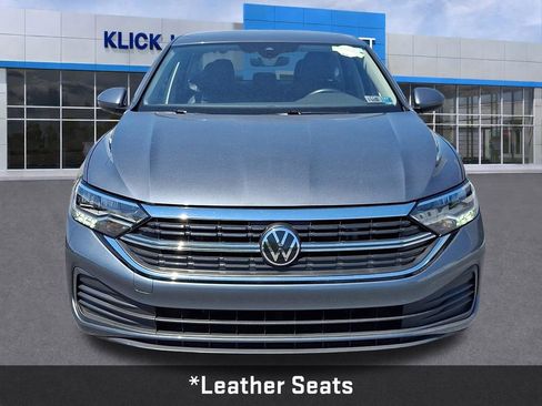 Used 2024 Volkswagen Jetta SE FWD image 2
