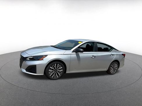 Used 2025 Nissan Altima 2.5 SV FWD image 6
