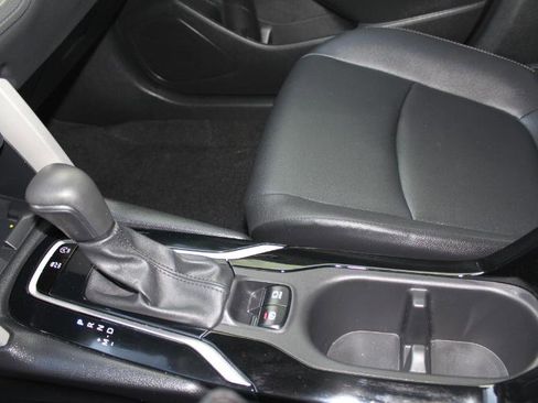 Used 2024 Toyota Corolla Cross XLE w/ Convenience Package image 39