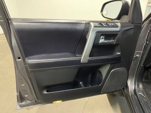 Used 2018 Toyota 4Runner SR5 AWD/4WD image 24