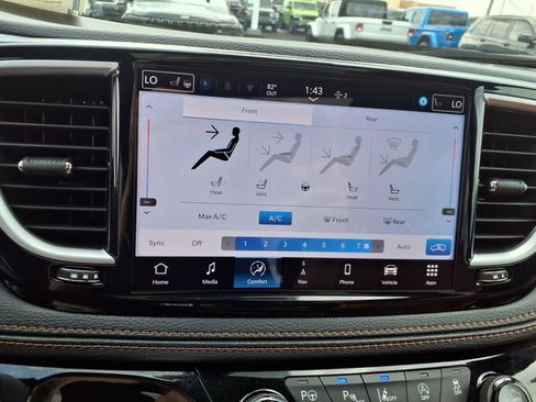 New 2025 Chrysler Pacifica Pinnacle w/ Trailer Tow Group image 15