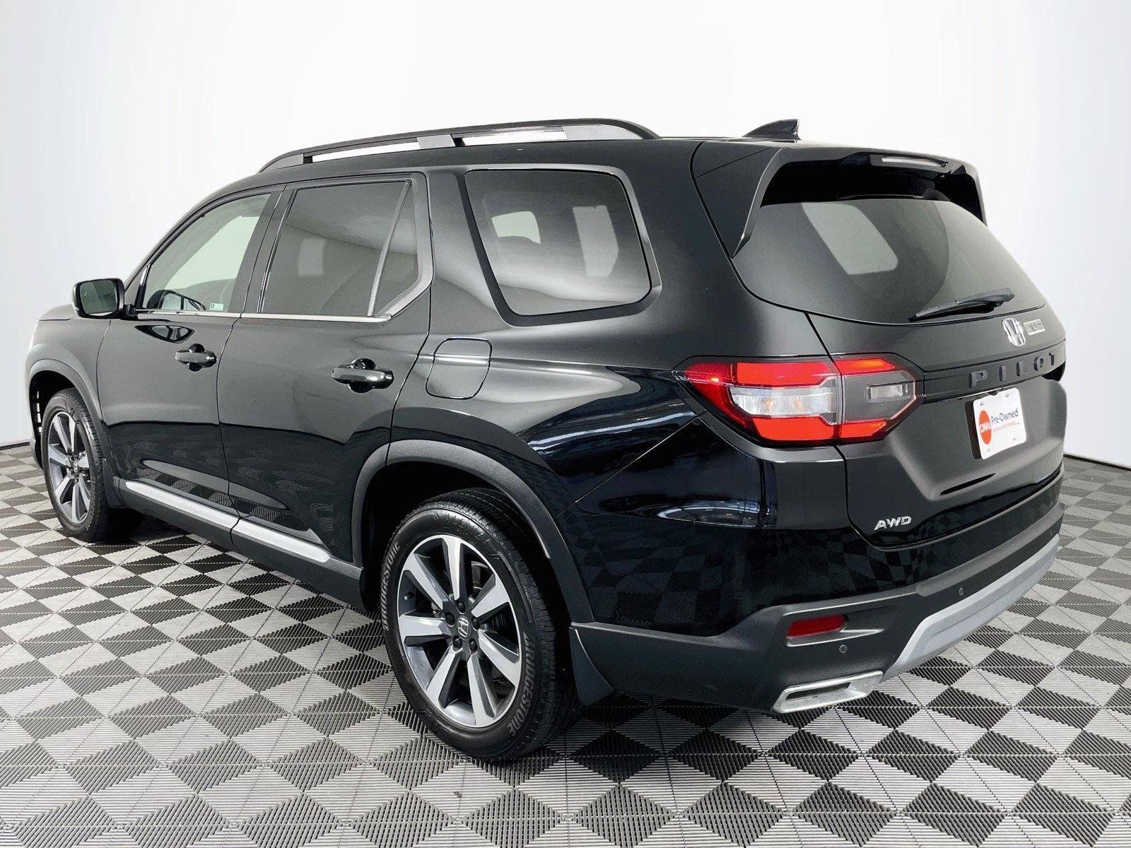 Certified 2025 Honda Pilot Touring image 7