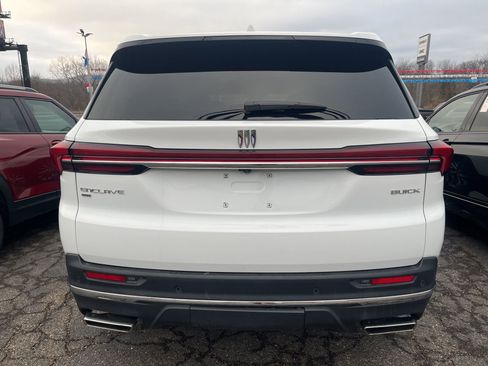 Used 2025 Buick Enclave Preferred image 9