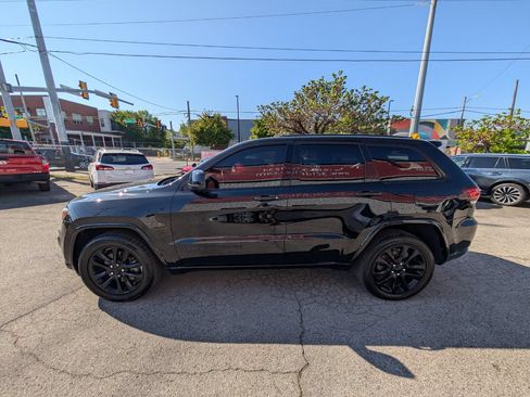 Used 2021 Jeep Grand Cherokee Laredo X RWD image 9