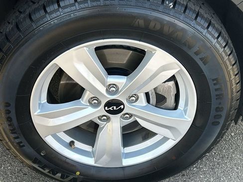 Used 2022 Kia Sorento LX FWD image 7