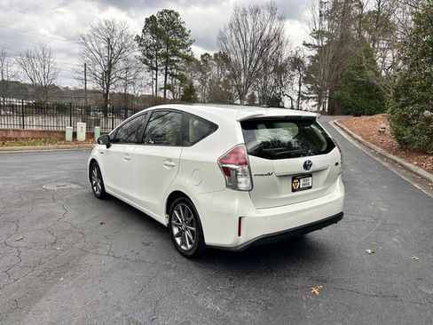 Used 2016 Toyota Prius V Five image 5