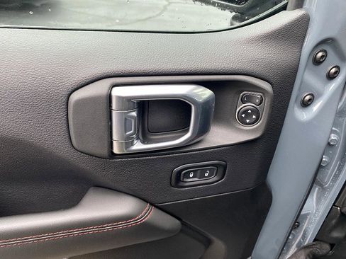 Used 2025 Jeep Wrangler Unlimited Rubicon image 10