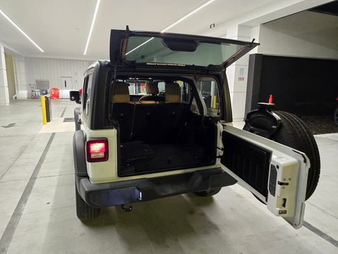 Used 2023 Jeep Wrangler Unlimited Sport AWD/4WD image 39