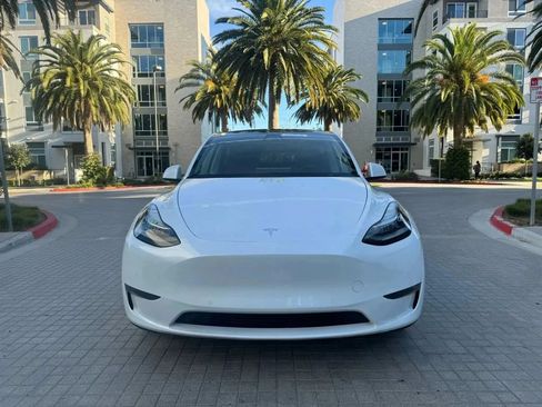 Used 2021 Tesla Model Y Long Range AWD/4WD image 2