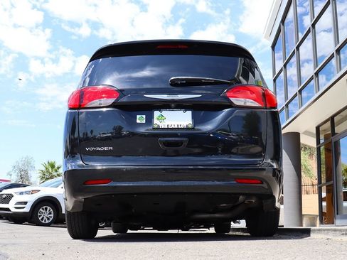 Used 2021 Chrysler Voyager LX w/ Cold Weather Group FWD image 12
