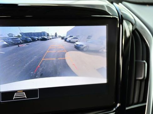 Used 2021 Chevrolet Traverse LT FWD image 3