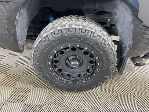 Used 2018 Toyota Tundra SR5 w/ TRD Off Road Package AWD/4WD image 20