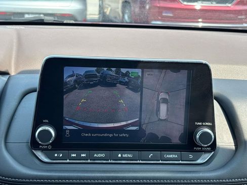 Used 2021 Nissan Rogue SV AWD/4WD image 25