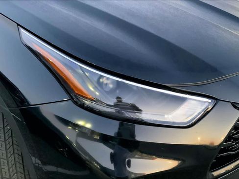 Used 2024 Toyota Highlander XLE image 26