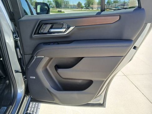 New 2026 GMC Yukon Denali w/ Denali Reserve Package AWD/4WD image 23
