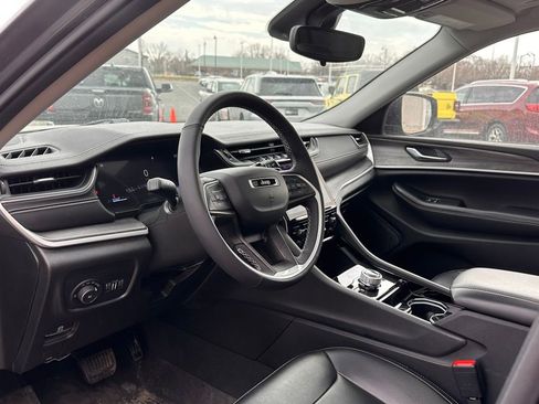 Used 2023 Jeep Grand Cherokee L Limited image 10