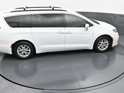 Used 2022 Chrysler Pacifica Touring-L image 28