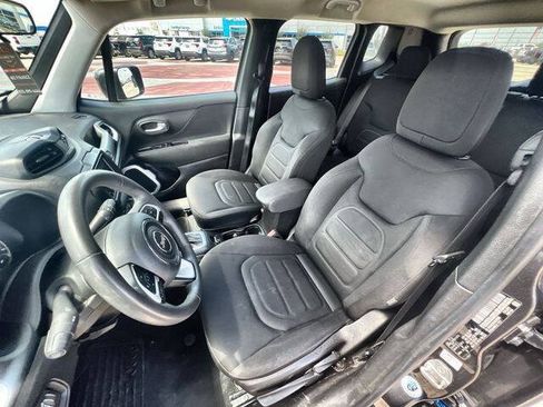 Used 2021 Jeep Renegade Latitude FWD image 18