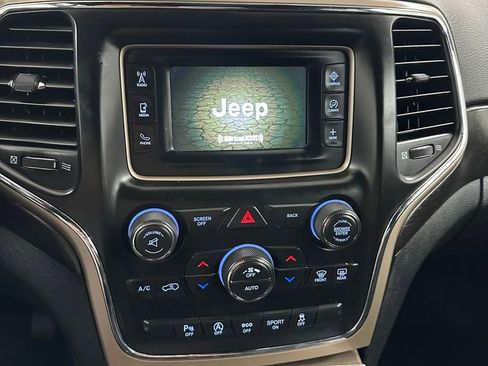 Used 2017 Jeep Grand Cherokee Laredo w/ Quick Order Package 23E AWD/4WD image 18