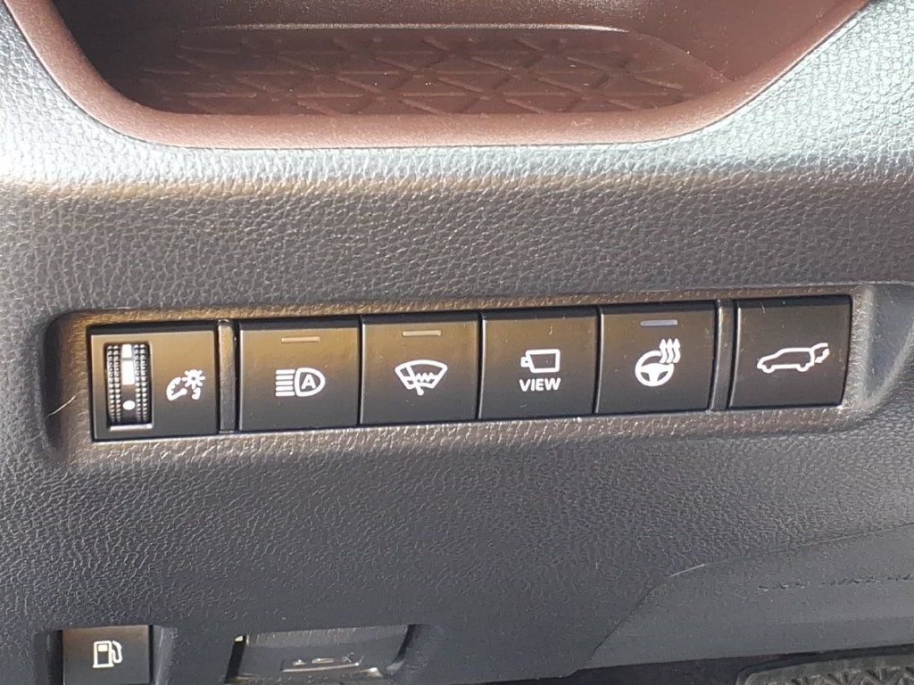 Used 2019 Toyota RAV4 Limited AWD/4WD image 5