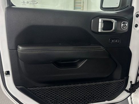 Used 2018 Jeep Wrangler Unlimited Sahara w/ Dual Top Group image 8