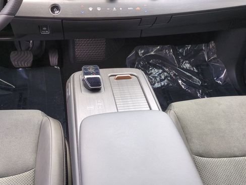 New 2025 Nissan Ariya FWD image 19