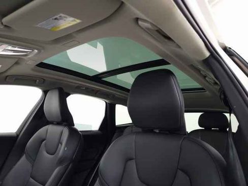 Certified 2025 Volvo XC60 B5 Core image 18