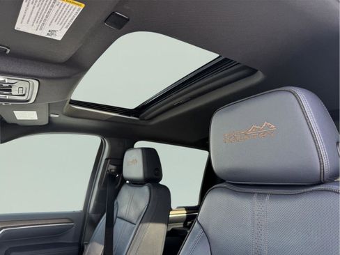 Used 2024 Chevrolet Silverado 3500 High Country w/ High Country Premium Package image 21