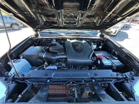 Used 2017 Toyota Tacoma TRD Sport w/ Tow Package image 42