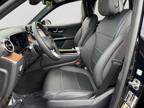 Used 2025 Mercedes-Benz GLC 300 4MATIC image 15