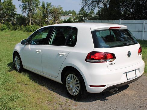 Used 2011 Volkswagen Golf 4-Door FWD image 9