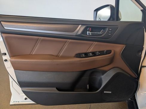 Used 2017 Subaru Outback 3.6R Touring w/ Popular Package #5A image 11