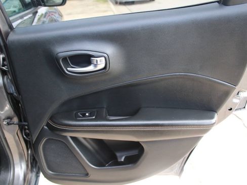 Used 2019 Jeep Compass Sport FWD image 9