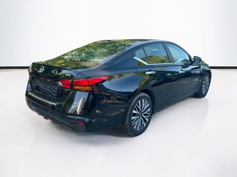 Used 2023 Nissan Altima 2.5 SV FWD image 9